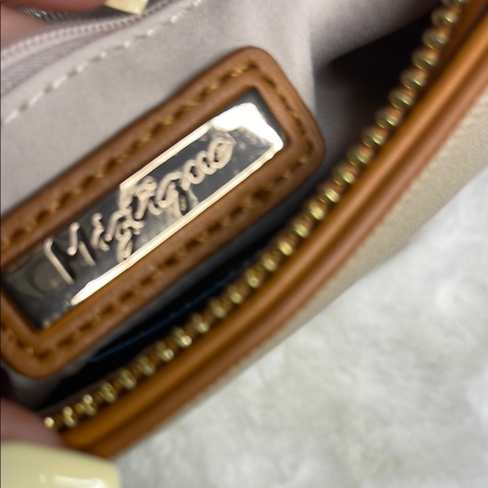 Faux Straw look PU  Cream and Tan Crossbody Bag with 2 removable straps - Picture 4 of 13